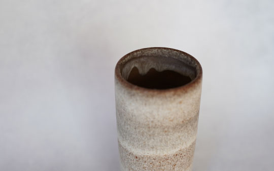 TORTUS Copenhagen (DENMARK) / Eric Landon / Unika cylinder in frosted white glaze (dark stoneware)(T04)