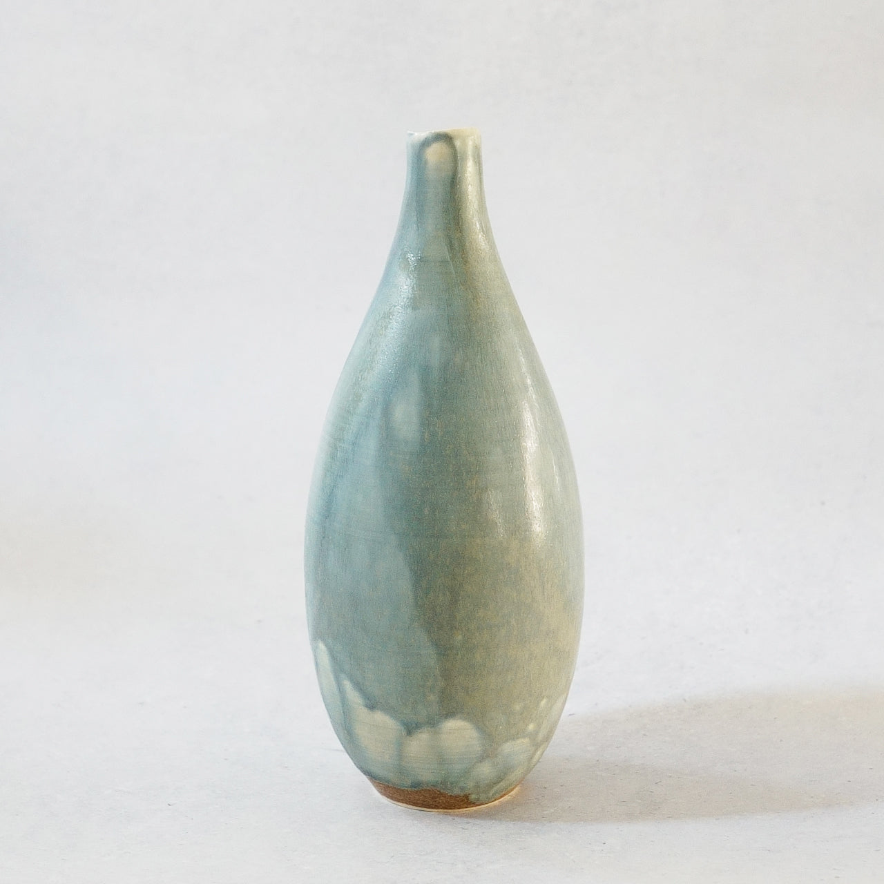208 Fog Gray Vase