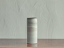 Load image into Gallery viewer, TORTUS Copenhagen (DENMARK) / Eric Landon / Unika cylinder in frosted white glaze  ( dark stoneware)(T04)
