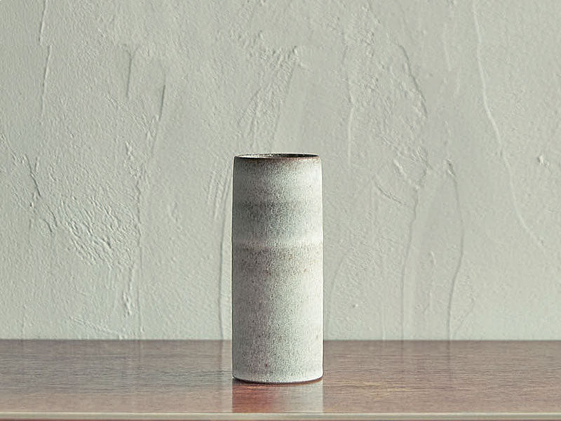 TORTUS Copenhagen (DENMARK) / Eric Landon / Unika cylinder in frosted white glaze (dark stoneware)(T04)