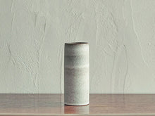 Load image into Gallery viewer, TORTUS Copenhagen (DENMARK) / Eric Landon / Unika cylinder in frosted white glaze  ( dark stoneware)(T04)
