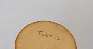 TORTUS Copenhagen (DENMARK) / Eric Landon / Unika cylinder in frosted white glaze (dark stoneware)(T04)