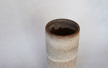 Load image into Gallery viewer, TORTUS Copenhagen (DENMARK) / Eric Landon / Unika cylinder in frosted white glaze  ( dark stoneware)(T04)
