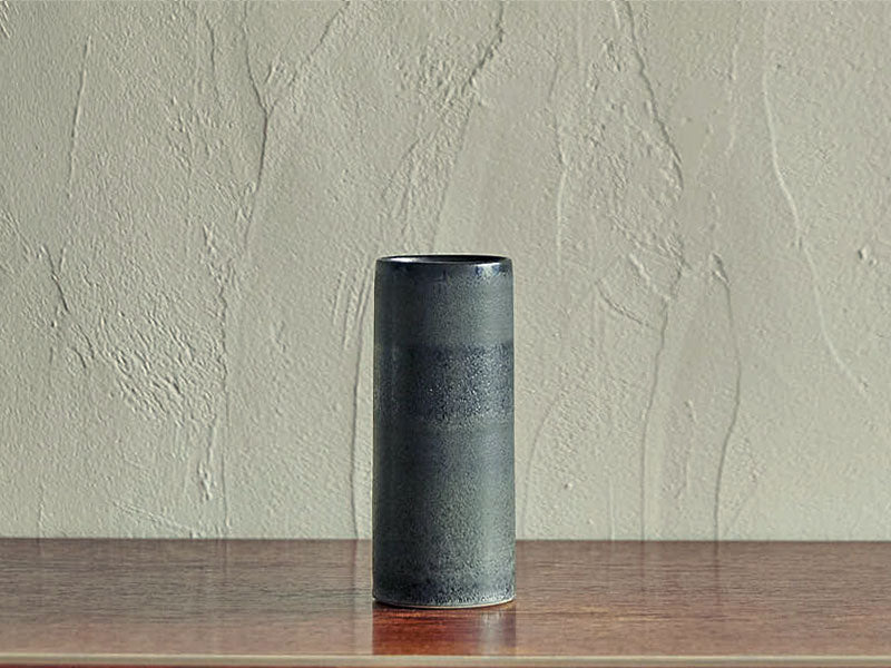 TORTUS Copenhagen (DENMARK) / Eric Landon / Unika cylinder in obsidian black glaze(T06)