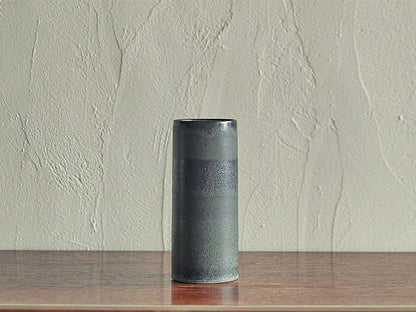 TORTUS Copenhagen (DENMARK) / Eric Landon / Unique cylinder in obsidian black glaze (T06)