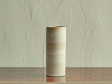 画像をギャラリービューアに読み込む, TORTUS Copenhagen (DENMARK) / Eric Landon / Unika cylinder in earth white glaze(T10)
